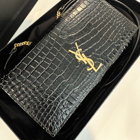 CASSANDRE PHONE HOLDER IN SHINY CROCODILE-EMBOSSED LEATHER - Picture 5 of 7